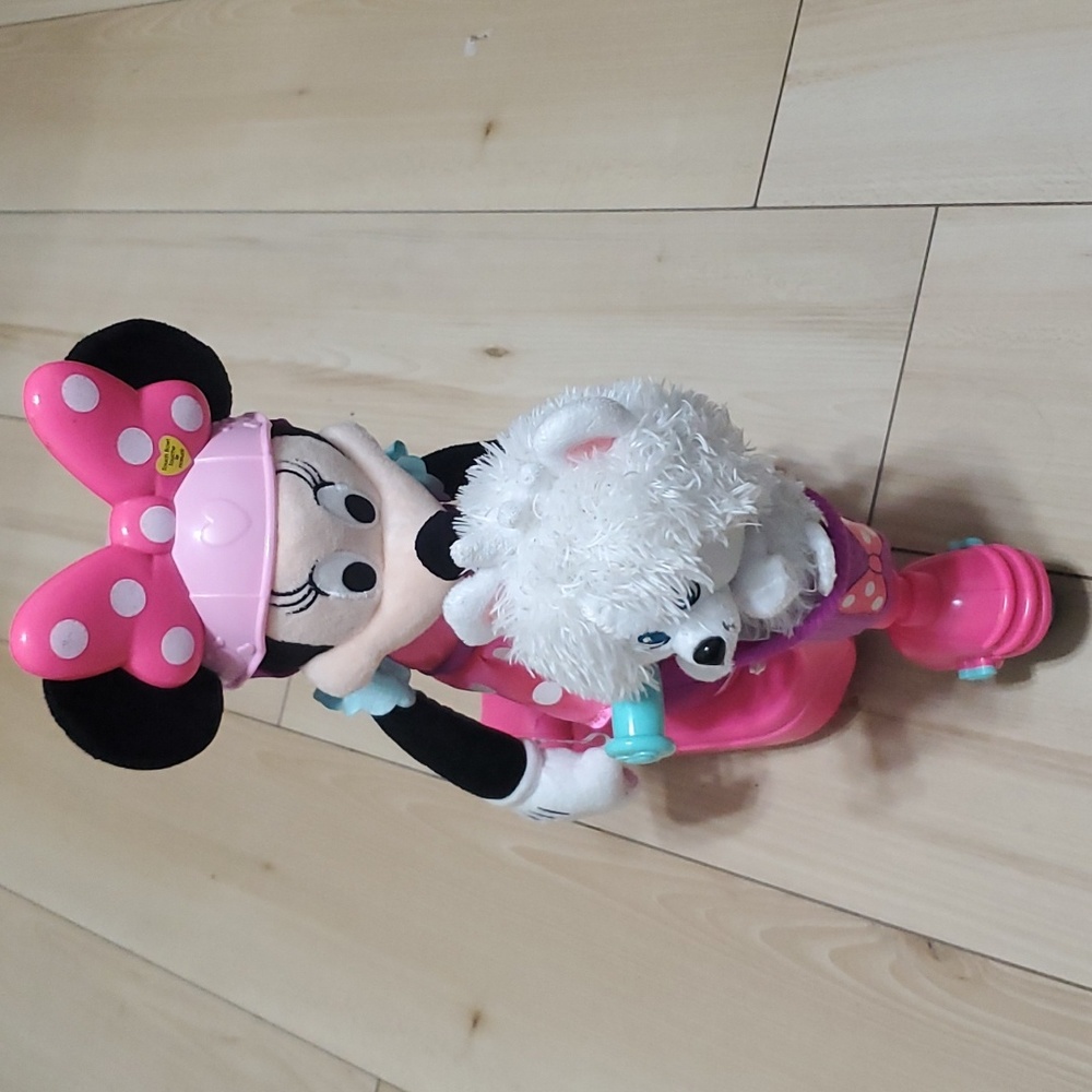 Minnie Mouse Sing and Spin Scooter, Disney Snowpuff
